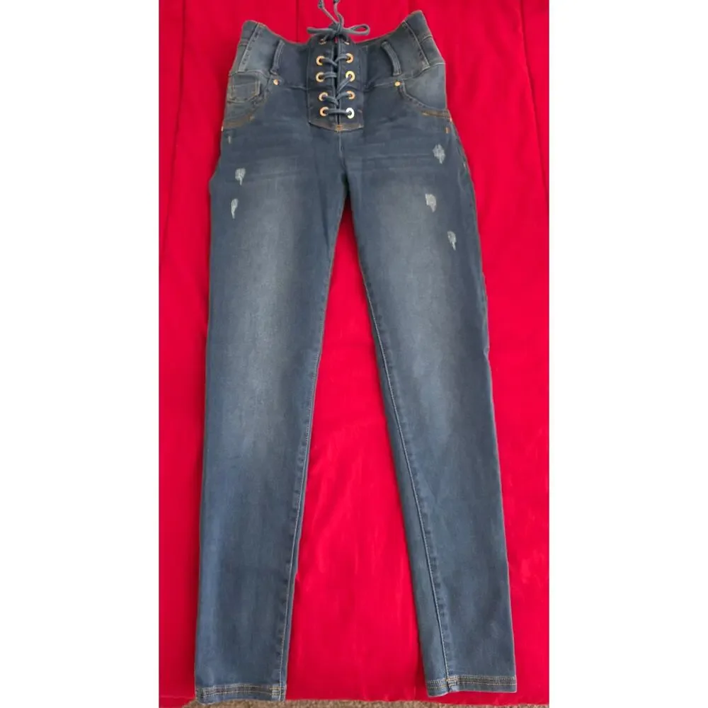 Colombian Stretch Skinny Jeans – Levanta Cola & Curve Hugging Fit - Picture 3 of 4